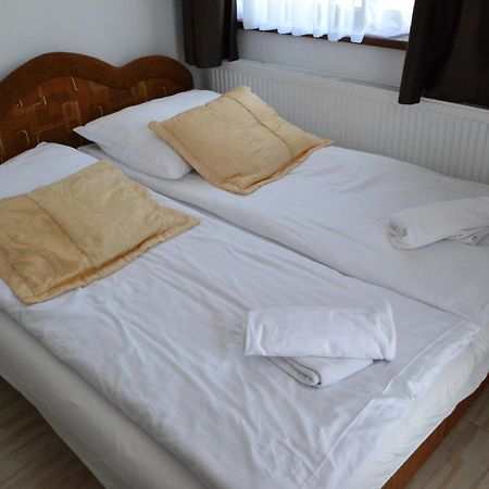 Bed and Breakfast Gosciniec Kaszebe Леба Экстерьер фото